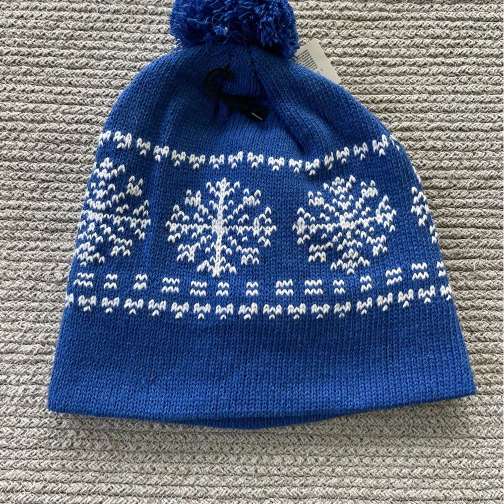 Juncture Cobalt Blue and White Snowflake Fleece Lined Knit Hat with Pom NWT